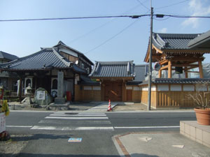 新しい鐘楼の長徳寺