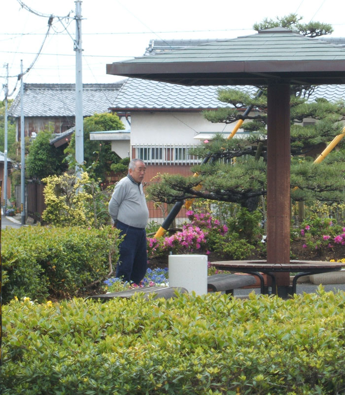 亀山宿の小公園で