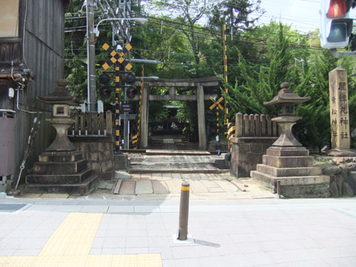 蝉丸神社